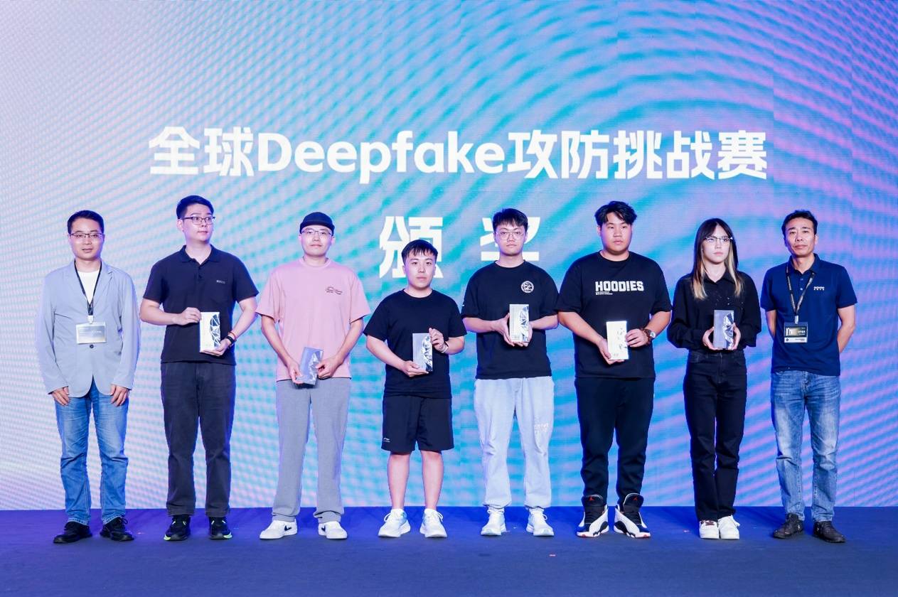 对抗Deepfake，近百名选手参与开源模型代码接力__对抗Deepfake，近百名选手参与开源模型代码接力